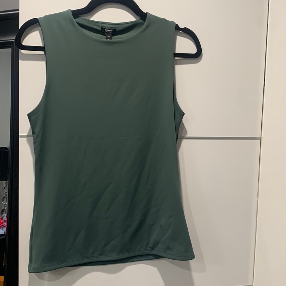 Express Body Contour Matte Crew Neck Tank